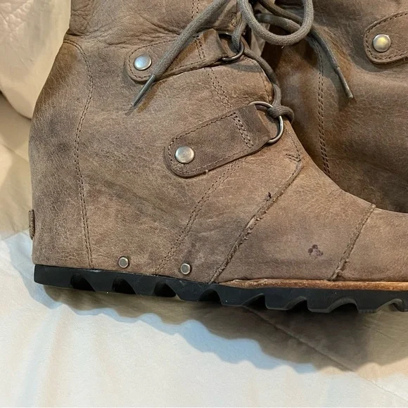 SOREL Joan of Arctic  distressed leather wedge booties size 8 - Picture 4 of 11